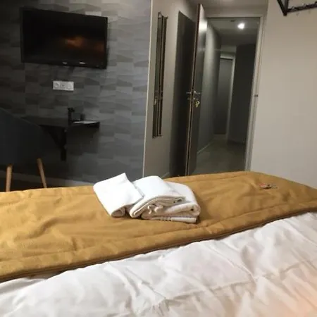 Le Relais Отель *