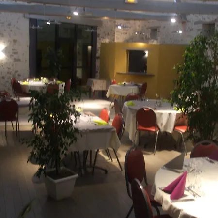 Le Relais Отель Saint-Quentin-les-Anges