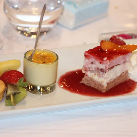 Le Relais Отель Saint-Quentin-les-Anges